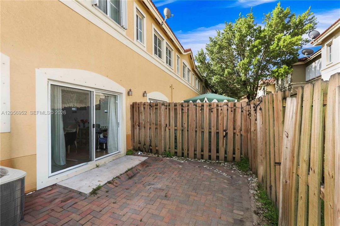En Venta: $529,000 (4 camas, 3 baños, 1507 Pies cuadrados)