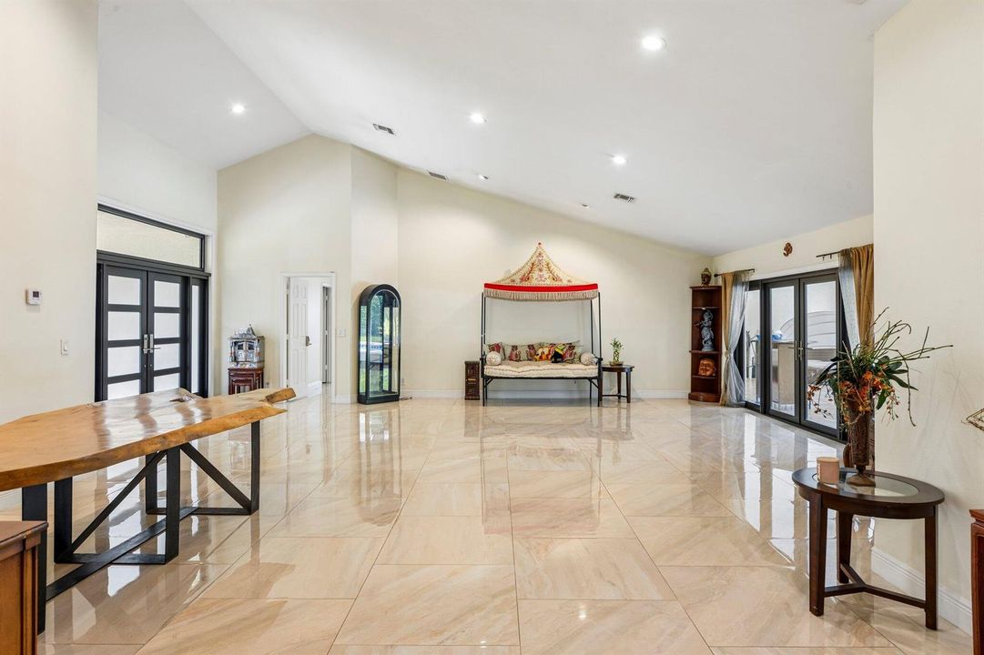 9-web-or-mls-Equestrian Dr-S1707-009