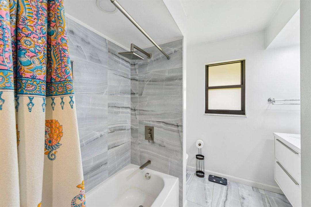 32-web-or-mls-Equestrian Dr-S1707-032