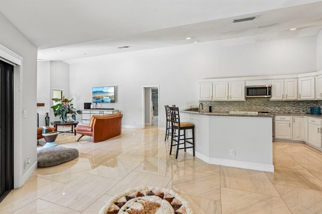 16-web-or-mls-Equestrian Dr-S1707-016