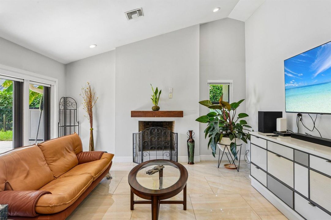 13-web-or-mls-Equestrian Dr-S1707-013