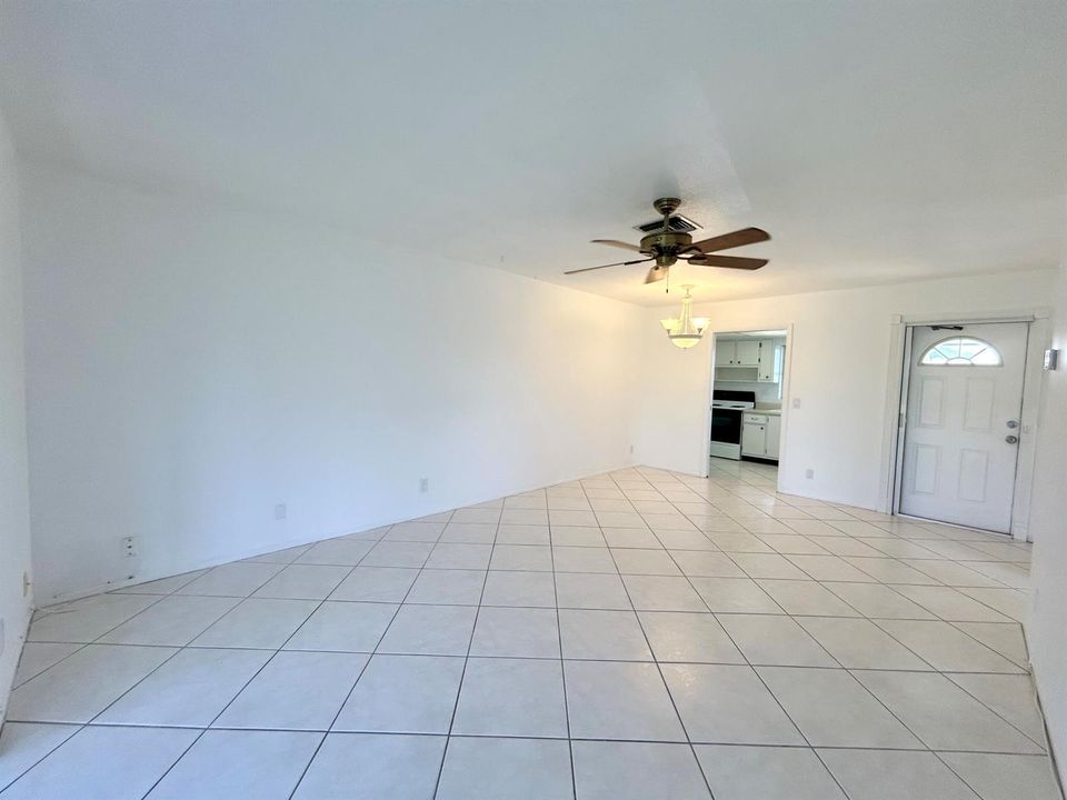 LIVING/DINING ROOM