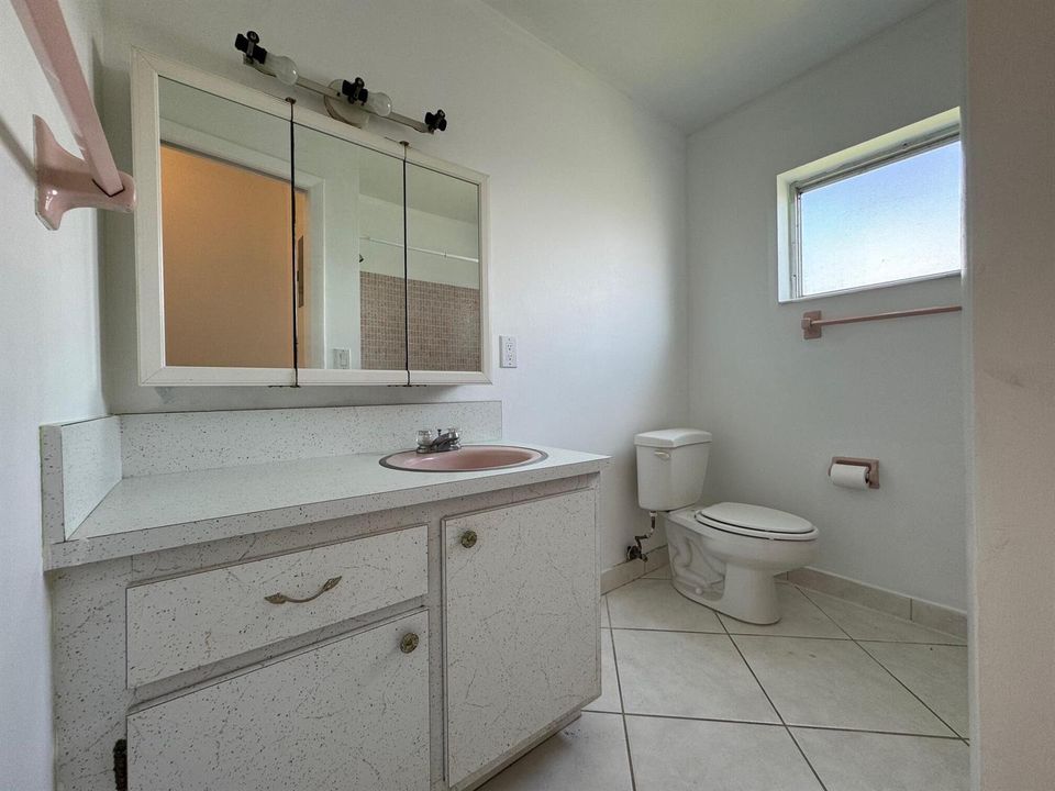 OVERSIZED VANITY