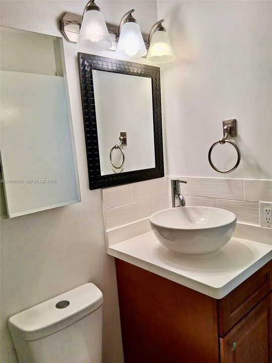 For Sale: $289,900 (2 beds, 2 baths, 960 Square Feet)
