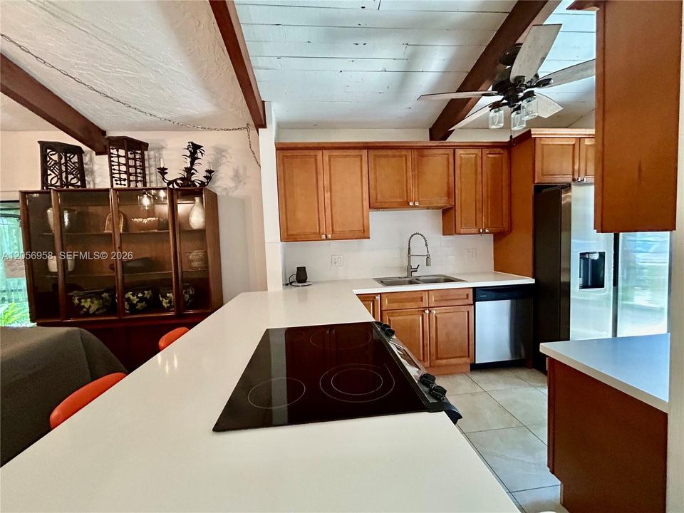 For Sale: $289,900 (2 beds, 2 baths, 960 Square Feet)