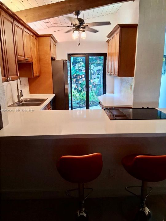 For Sale: $289,900 (2 beds, 2 baths, 960 Square Feet)