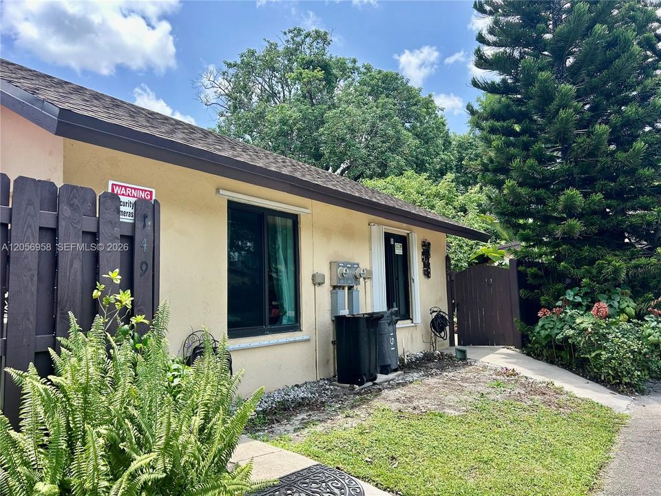 For Sale: $289,900 (2 beds, 2 baths, 960 Square Feet)