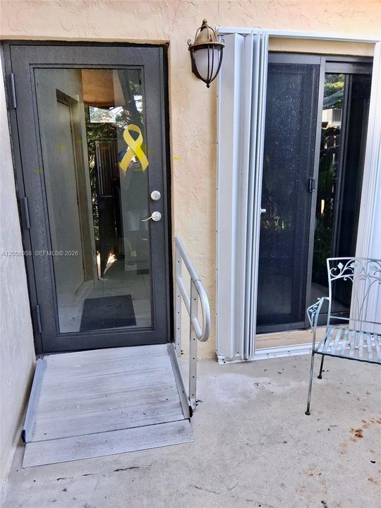 For Sale: $289,900 (2 beds, 2 baths, 960 Square Feet)