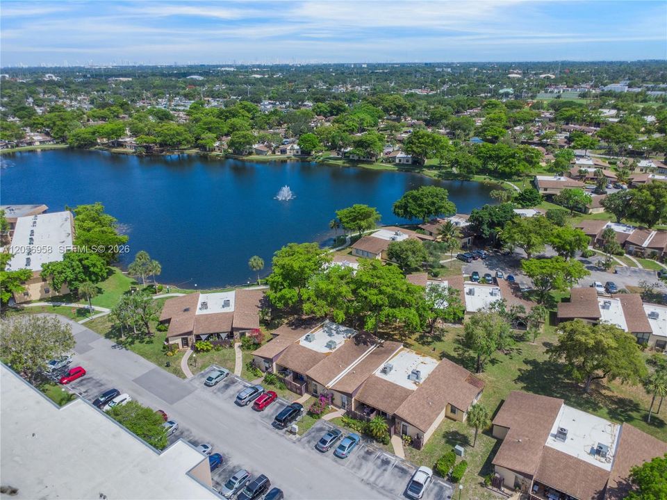 For Sale: $289,900 (2 beds, 2 baths, 960 Square Feet)