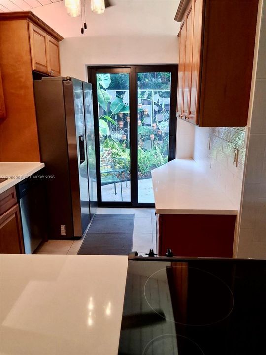 For Sale: $289,900 (2 beds, 2 baths, 960 Square Feet)
