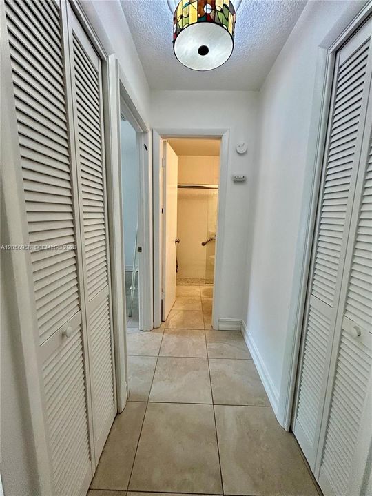 For Sale: $289,900 (2 beds, 2 baths, 960 Square Feet)