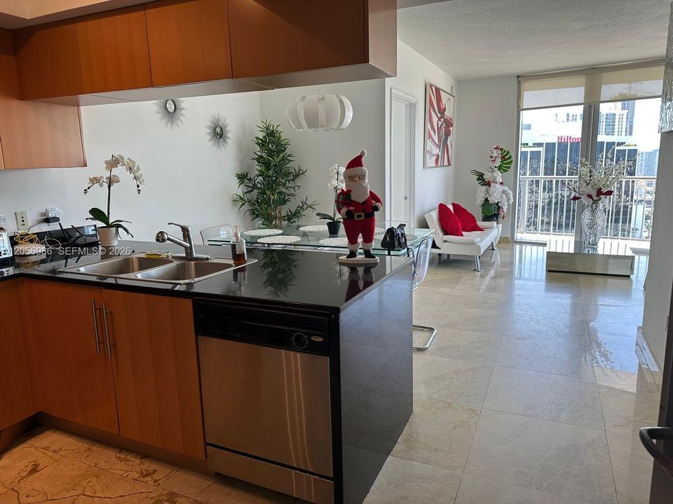 En Venta: $560,000 (2 camas, 2 baños, 1048 Pies cuadrados)