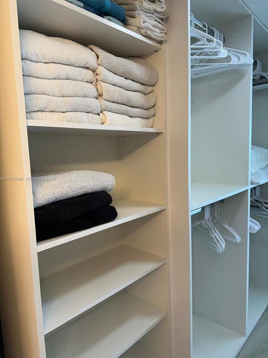 En Venta: $560,000 (2 camas, 2 baños, 1048 Pies cuadrados)