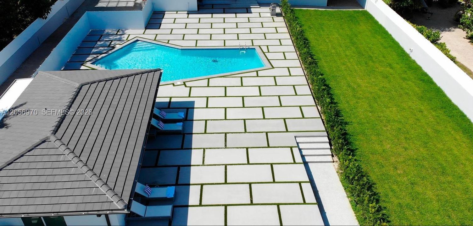 В аренду: $14,000 (10 спален, 6 ванн, 5116 Квадратных фут)