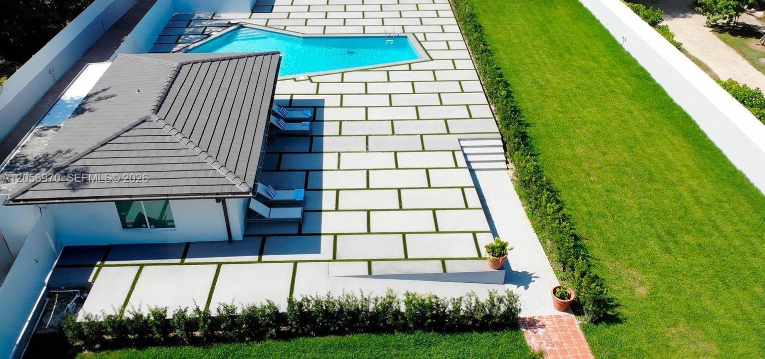 В аренду: $14,000 (10 спален, 6 ванн, 5116 Квадратных фут)
