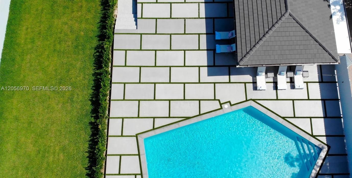 В аренду: $14,000 (10 спален, 6 ванн, 5116 Квадратных фут)