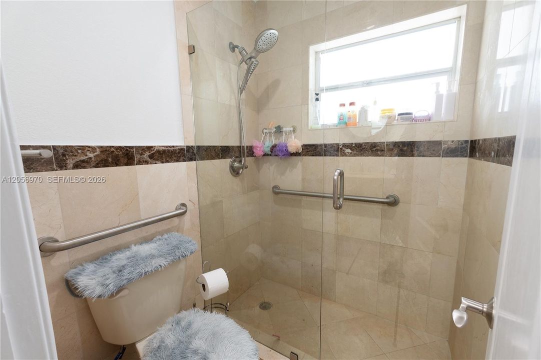 В аренду: $14,000 (10 спален, 6 ванн, 5116 Квадратных фут)
