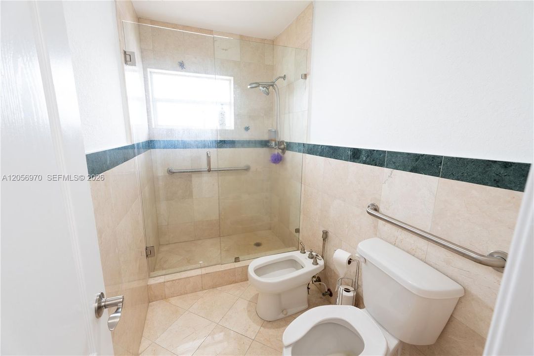 В аренду: $14,000 (10 спален, 6 ванн, 5116 Квадратных фут)