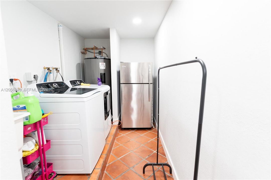 В аренду: $14,000 (10 спален, 6 ванн, 5116 Квадратных фут)