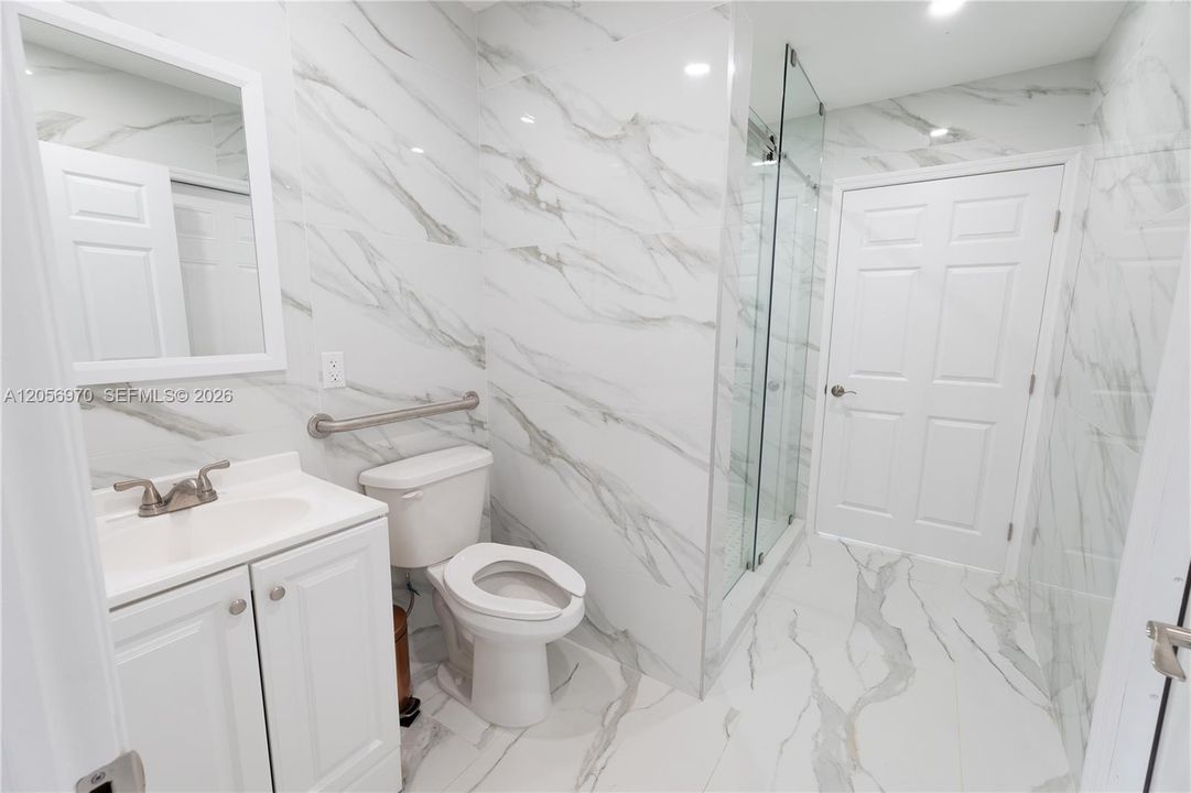 В аренду: $14,000 (10 спален, 6 ванн, 5116 Квадратных фут)