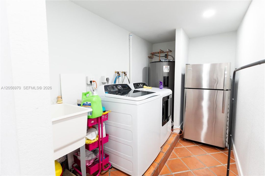 В аренду: $14,000 (10 спален, 6 ванн, 5116 Квадратных фут)