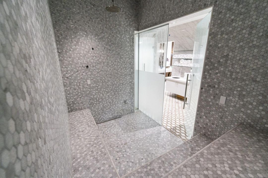 105-web-or-mls-Spa Steam Room 1 - Sml