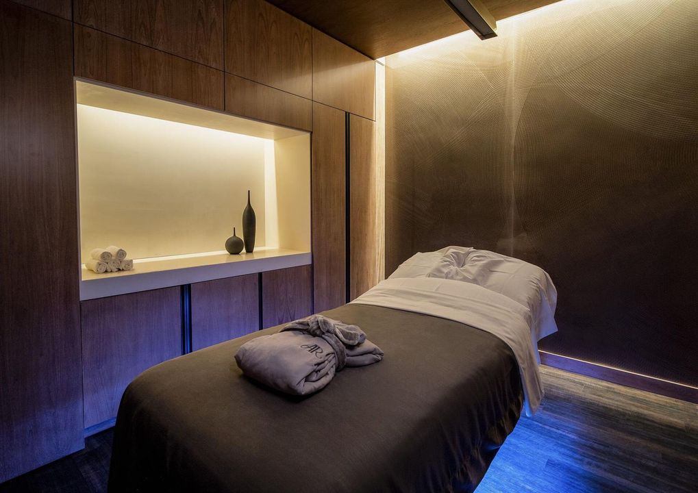 96-web-or-mls-Spa Massage Room - Sml