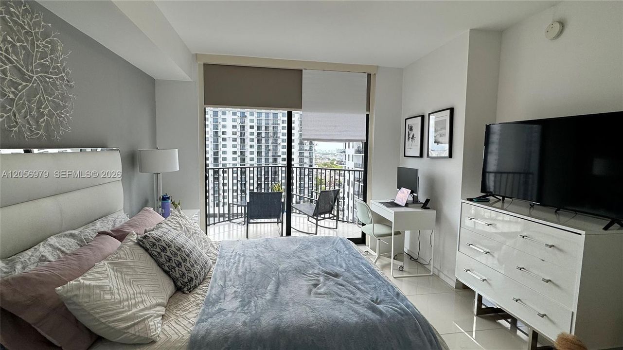 For Rent: $3,250 (2 beds, 2 baths, 950 Square Feet)
