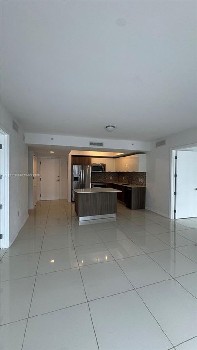 For Rent: $3,250 (2 beds, 2 baths, 950 Square Feet)