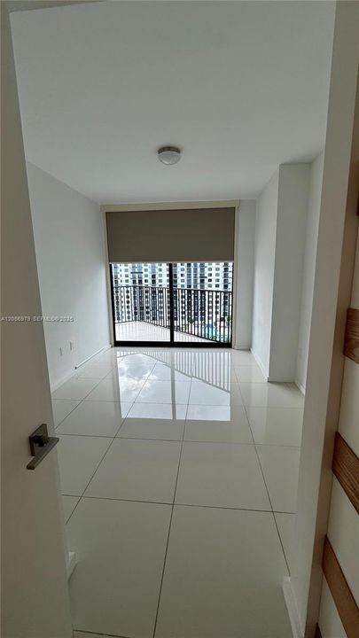 For Rent: $3,250 (2 beds, 2 baths, 950 Square Feet)