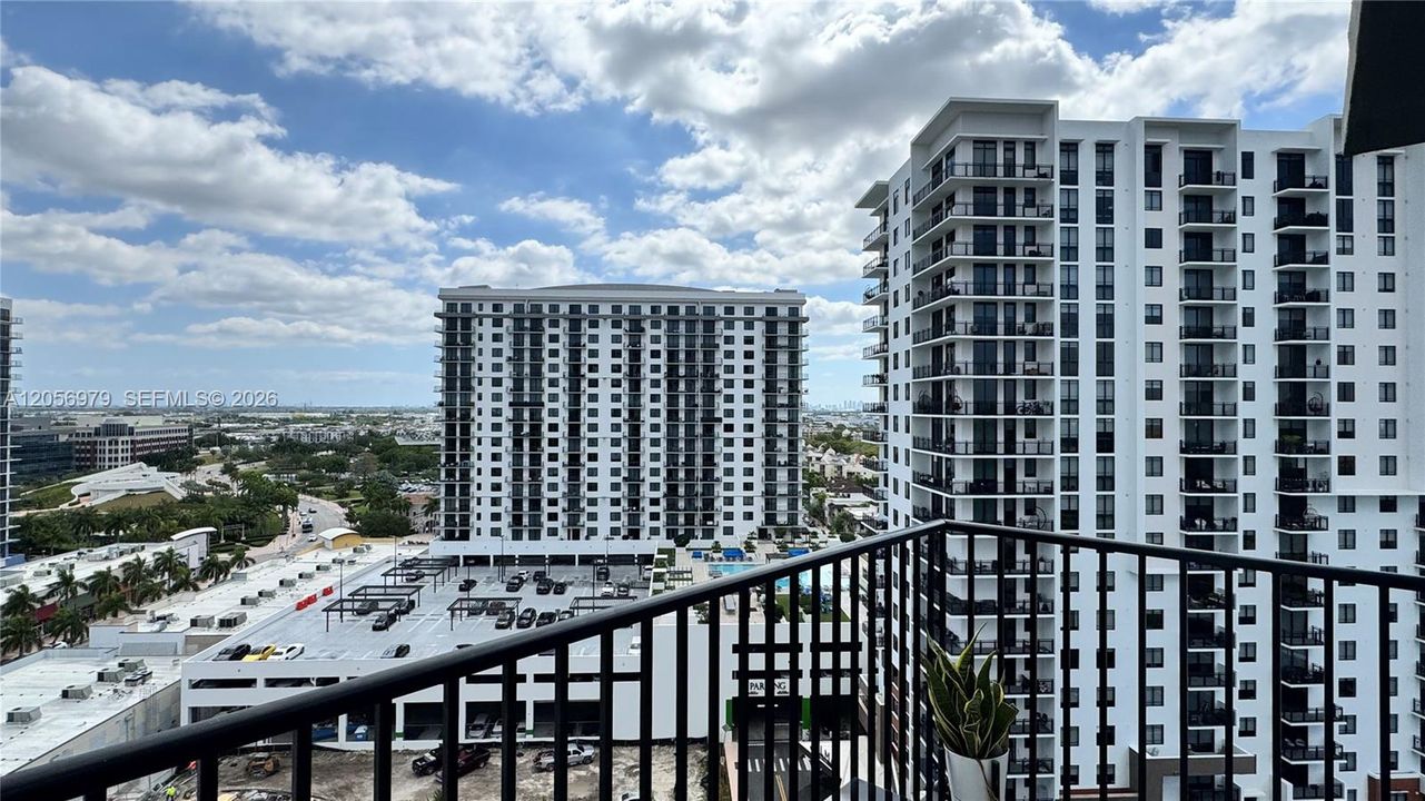 For Rent: $3,250 (2 beds, 2 baths, 950 Square Feet)