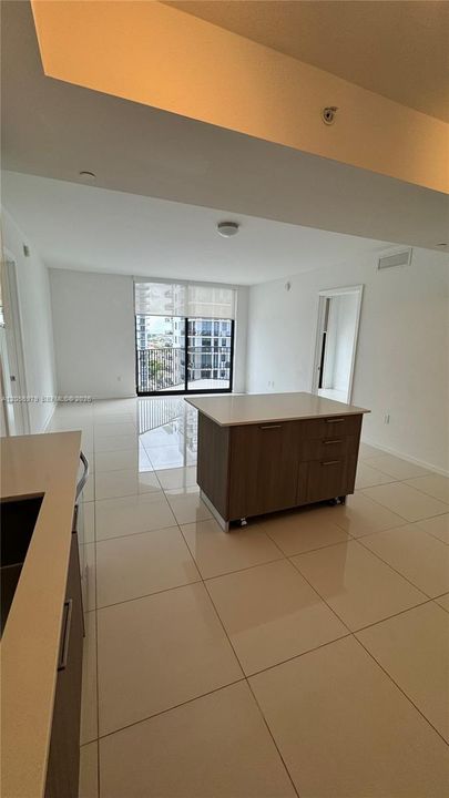 For Rent: $3,250 (2 beds, 2 baths, 950 Square Feet)
