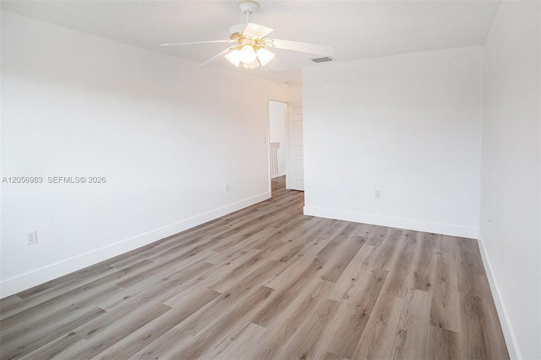В аренду: $3,400 (4 спален, 3 ванн, 1705 Квадратных фут)