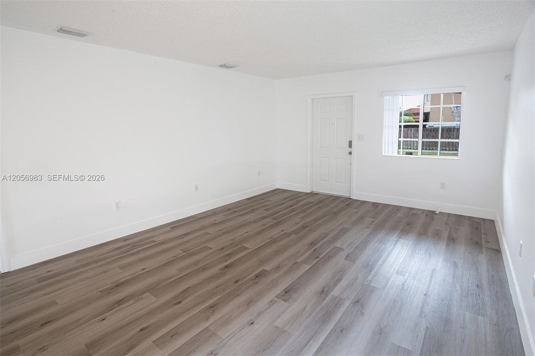 В аренду: $3,400 (4 спален, 3 ванн, 1705 Квадратных фут)