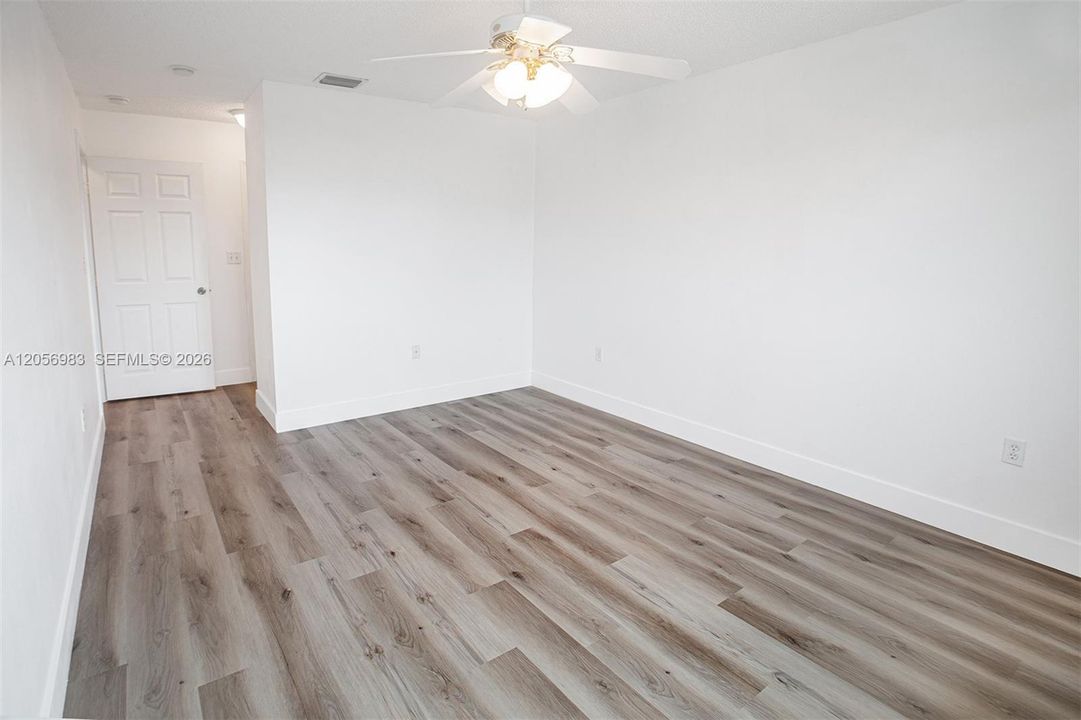 В аренду: $3,400 (4 спален, 3 ванн, 1705 Квадратных фут)