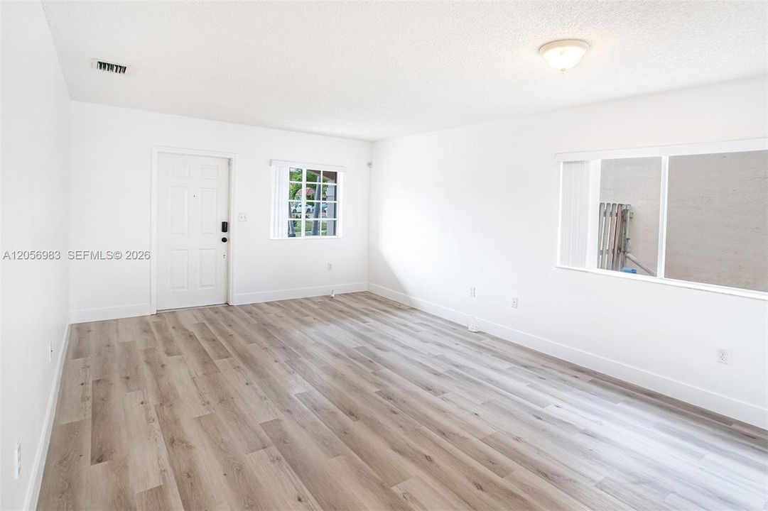 В аренду: $3,400 (4 спален, 3 ванн, 1705 Квадратных фут)