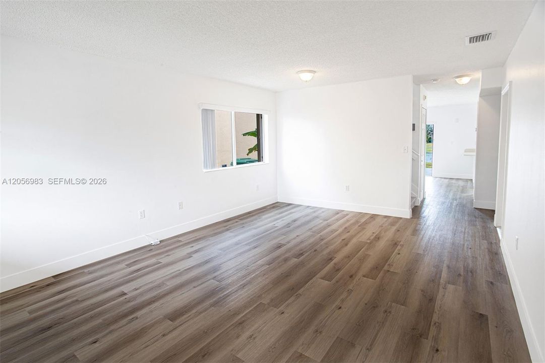 В аренду: $3,400 (4 спален, 3 ванн, 1705 Квадратных фут)