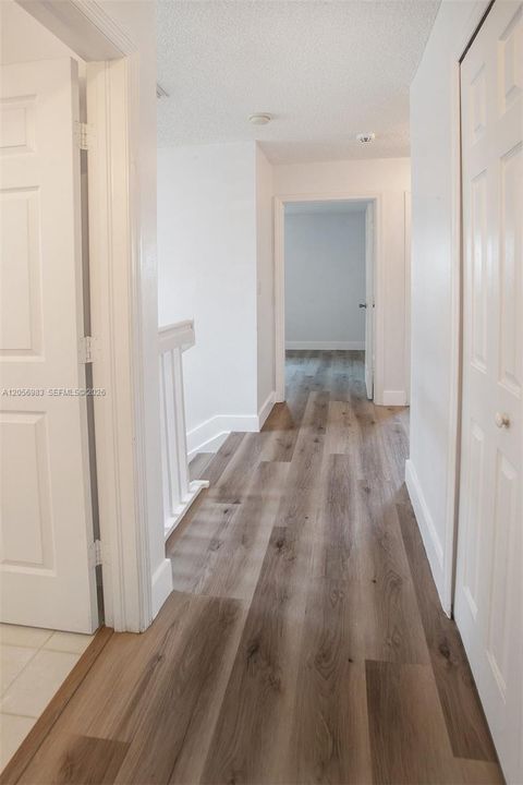 В аренду: $3,400 (4 спален, 3 ванн, 1705 Квадратных фут)