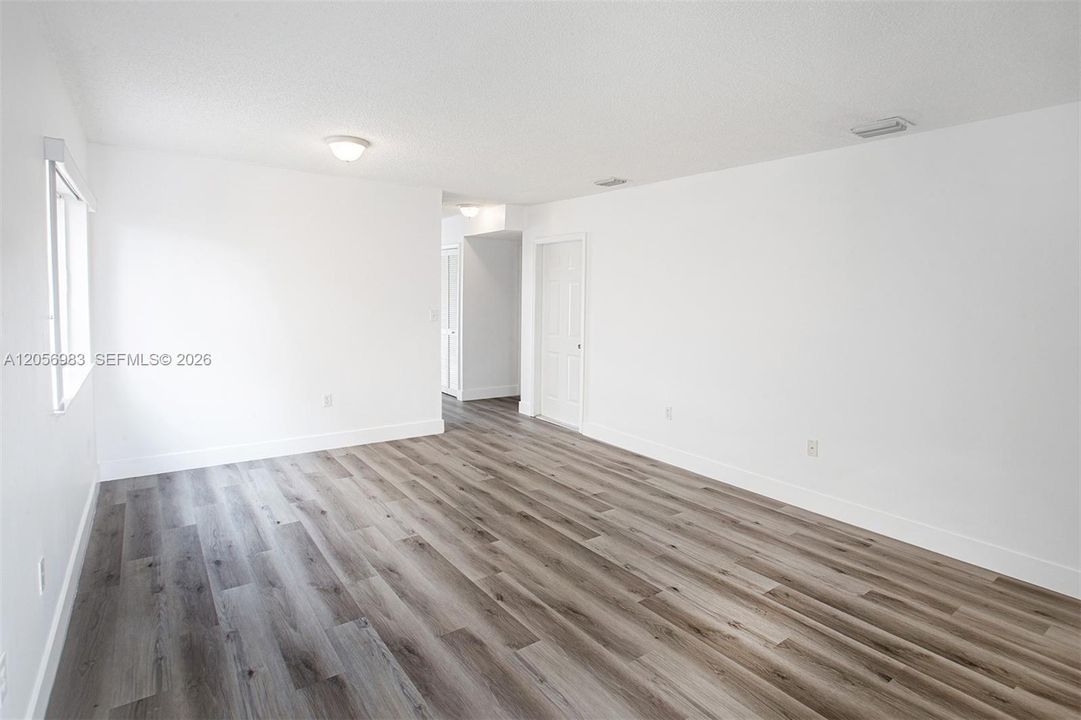 В аренду: $3,400 (4 спален, 3 ванн, 1705 Квадратных фут)