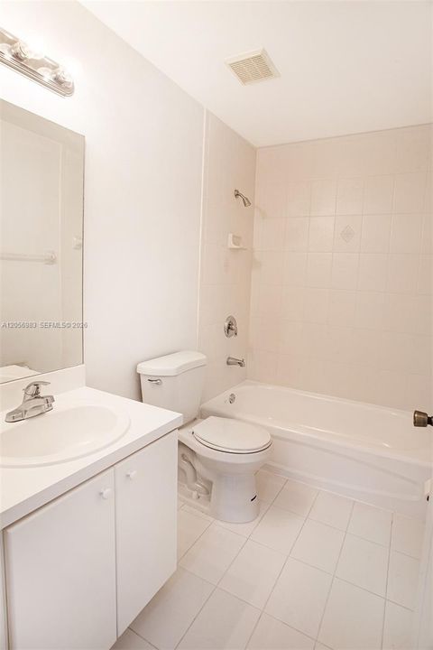 В аренду: $3,400 (4 спален, 3 ванн, 1705 Квадратных фут)