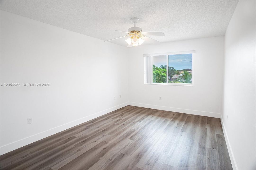 В аренду: $3,400 (4 спален, 3 ванн, 1705 Квадратных фут)