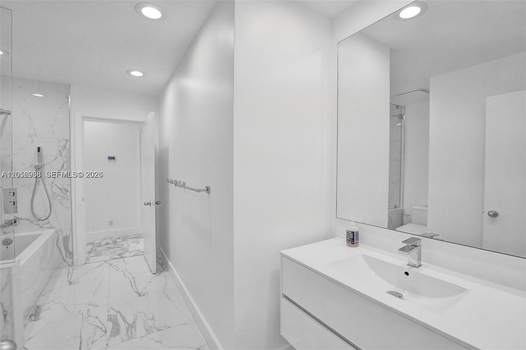 В аренду: $12,000 (5 спален, 3 ванн, 3500 Квадратных фут)