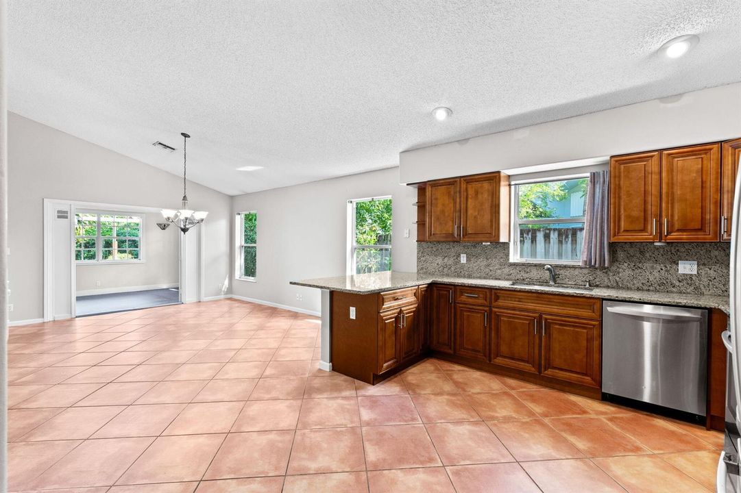 12-web-or-mls-A7409551