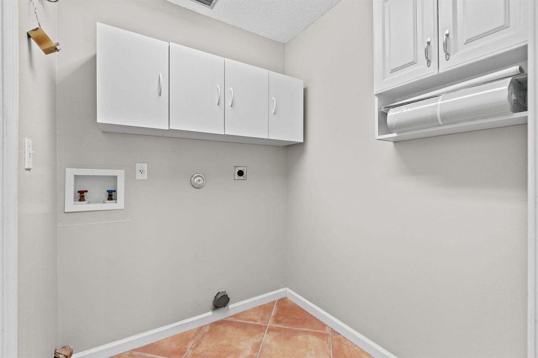 30-web-or-mls-A7409599