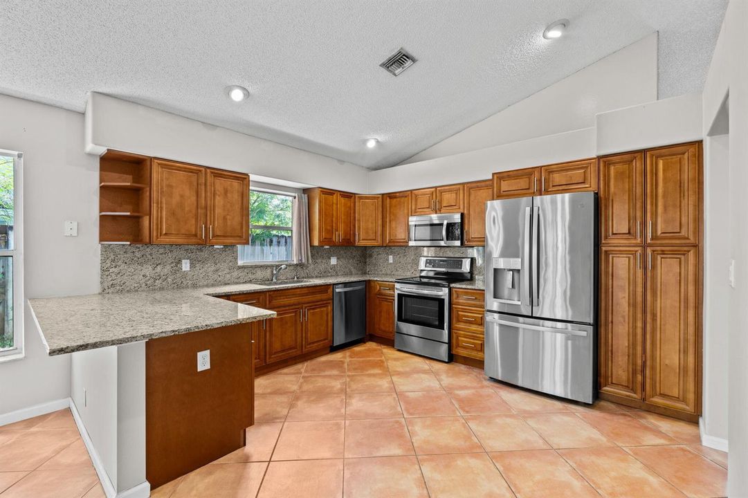 10-web-or-mls-A7409545