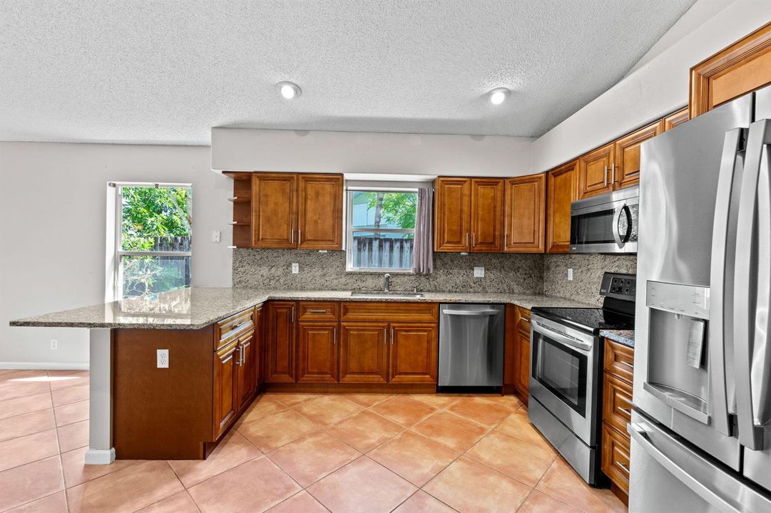 11-web-or-mls-A7409548