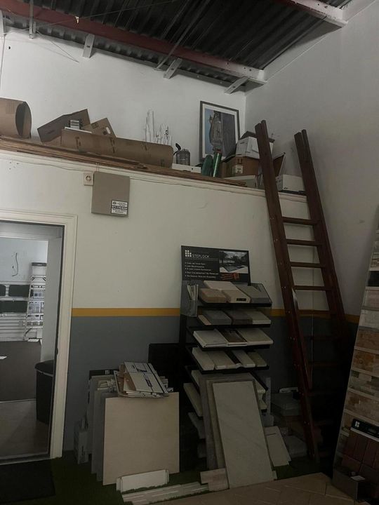 Loft in Showroom