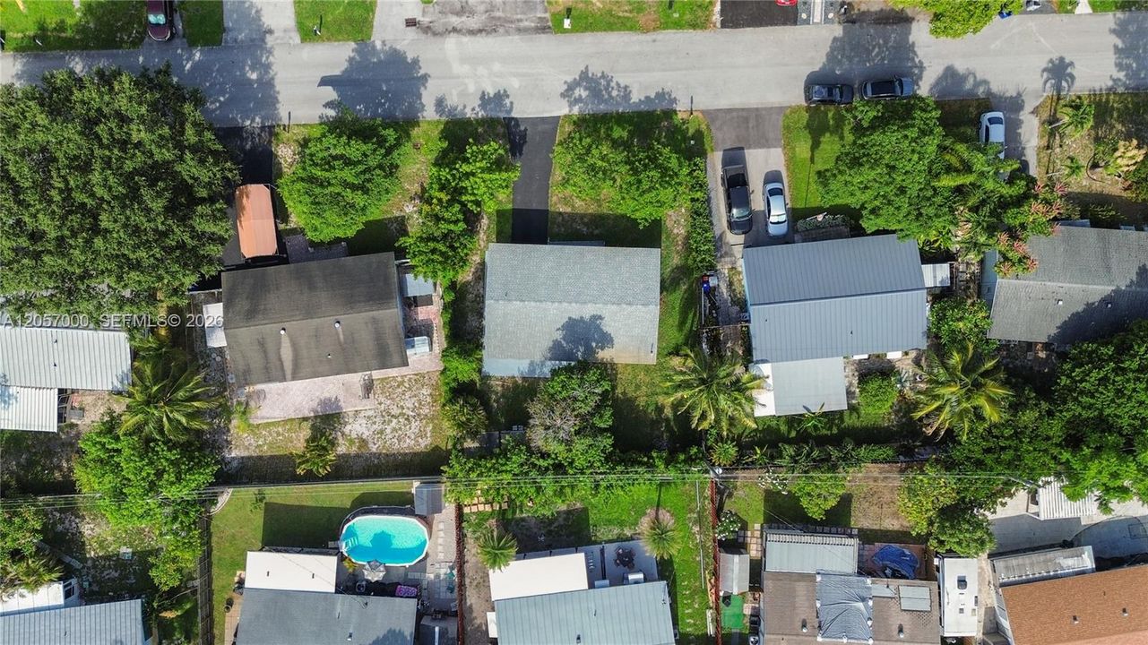На продажу: $369,000 (2 спален, 1 ванн, 893 Квадратных фут)