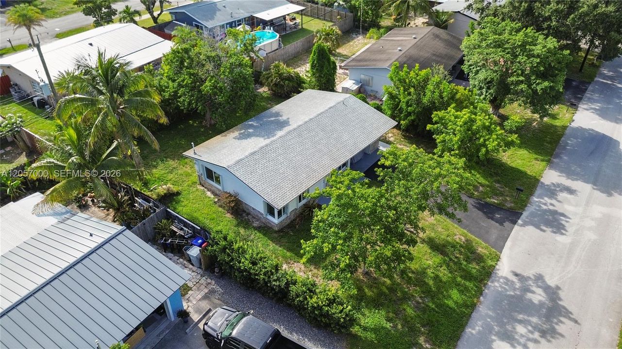 На продажу: $369,000 (2 спален, 1 ванн, 893 Квадратных фут)