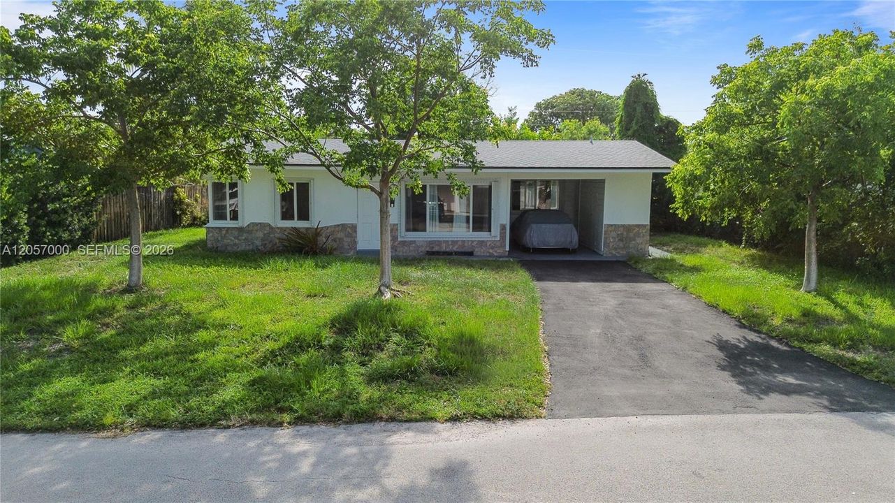 На продажу: $369,000 (2 спален, 1 ванн, 893 Квадратных фут)
